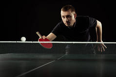乒乓球运动中聚焦网球运动员的选择性聚焦