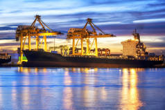 集装箱货物港口物流运输与物流进出口业.