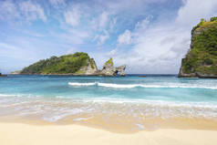巴厘岛 Penida 的一个小岛 Atuh 海滩美景.