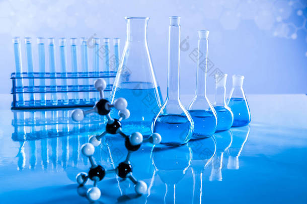 实验室烧杯、科学实验、蓝色背景
