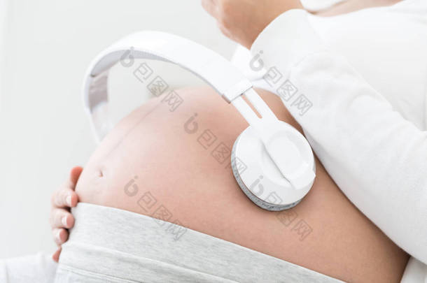 孕妇听音乐莫扎<strong>特效</strong>果良好的胎儿使用耳机连接到胃, 经典放松音乐的婴儿在怀孕期间, 旋律声音为胎儿发育