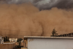 沙尘暴在受命，突尼斯