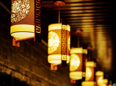 传统中国街灯笼，丽江的夜景
