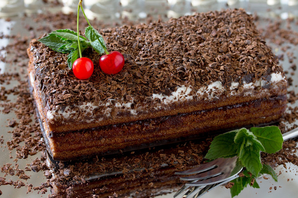 黑森林蛋糕黑森林蛋糕、 黑巧克力和樱桃 d
