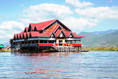 茵莱湖，缅甸 （缅甸的竹棍的房子)