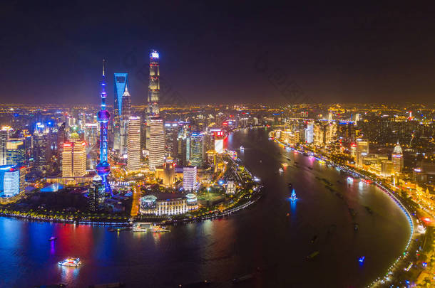 中国上海市中心的鸟瞰图。金融区和