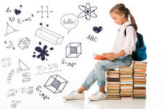 快乐的小学生坐在书本上，阅读着接近字母的东西，以及白色的数学公式