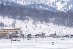 位于格鲁吉亚的冬季度假胜地Bakuriani的景色。旅行.