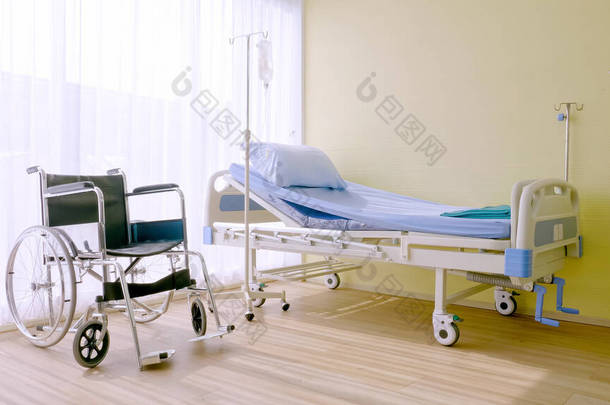 医院病房的病床和轮椅.