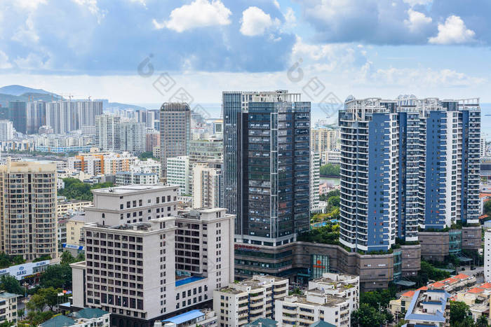 从鹿鼓头公园俯瞰三亚市美丽的空中全景.中国海南岛.