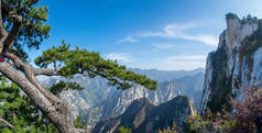 华山石山美丽的空中景观.陕西最受欢迎旅游胜地的山顶谷地