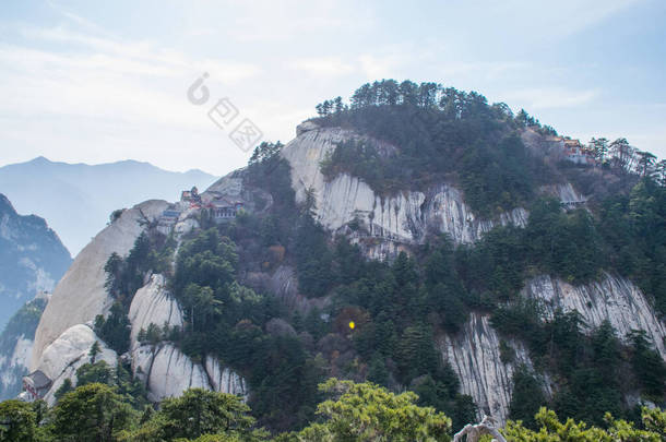 华山石山美丽的空中景观.<strong>陕西</strong>最受欢迎旅游胜地的山顶谷地