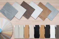 一个例子是豪华乙烯地砖目录和一个带有纹理的设计师调色板，其内部设计为轻质木制背景的房子或地板.