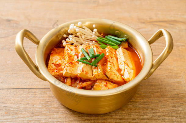 泡菜汤配软豆腐或韩式泡菜汤-韩式传统风味