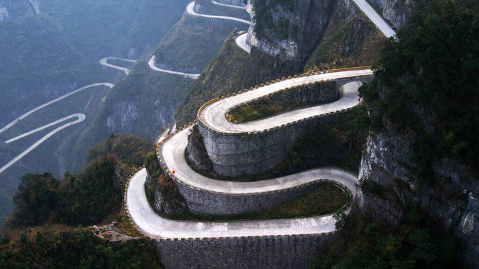 令人叹为观止的山路和自然公园的云彩图片包图网企业站