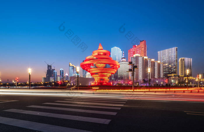 青岛市城市建筑工地的夜景