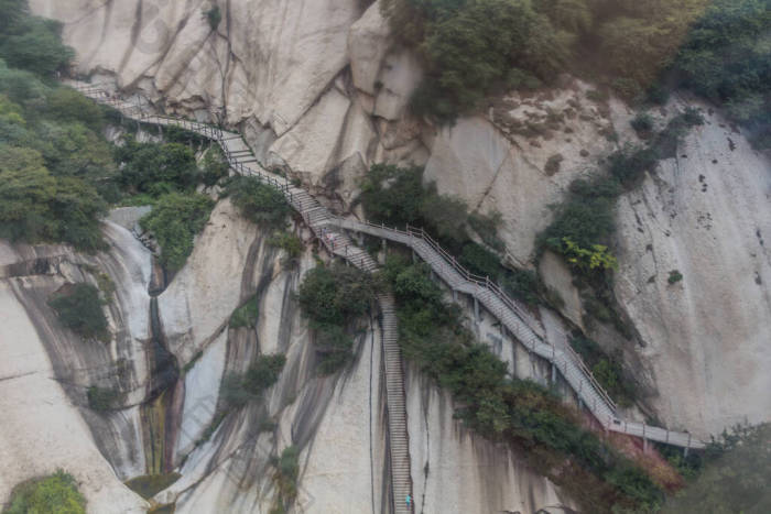 中国陕西华山陡峭的楼梯图片-包图网企业站