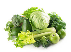 白色背景的绿色水果和蔬菜