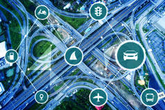智能交通技术的概念,为未来的道路交通.虚拟智能系统进行数字信息分析,将城市街道上的车辆数据连接起来.未来主义创新 .