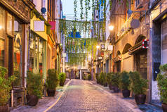 黎明时分，比利时布鲁塞尔古色古香的街景.