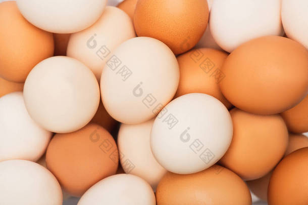 <strong>色彩艳丽</strong>的新鲜鸡蛋顶视图