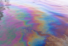 石油汽油水污染.生态灾难。废油工业燃油泄漏水污染.点缀汽油和油的水。生态多样性。环境问题的概念