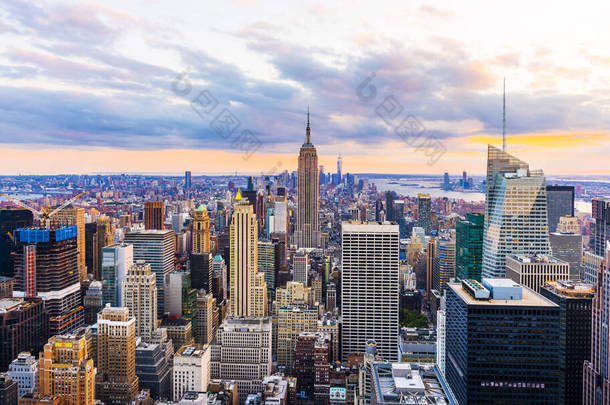 曼哈顿，纽约市。曼哈顿的天际线和摩天大楼的空中景观。New York City, <strong>USA</strong>.