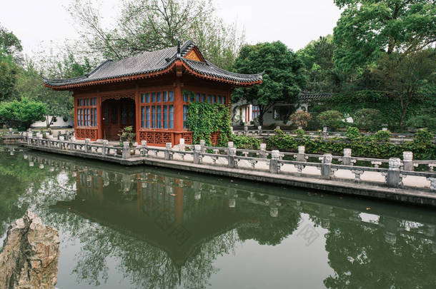 湖北武汉市东湖莫山盆景的早春风景