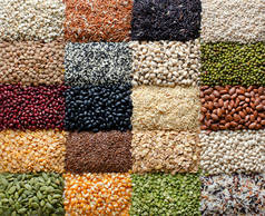 袋装和深色的各种天然谷物和谷物种子，用于清洁食品原料和农产品概念