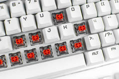 机械键盘开关红色开关的游戏机械键盘,有选择的焦点.维修电脑设备