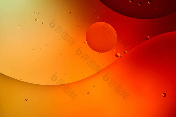 从混合水和油中提取<strong>橙红色</strong>背景