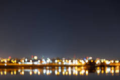 黑暗的城市景观与建筑物, 博克灯光和河流在夜间