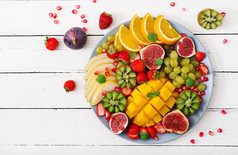 拼盘水果和浆果
