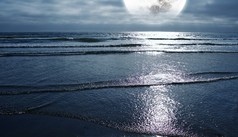 海洋与月亮