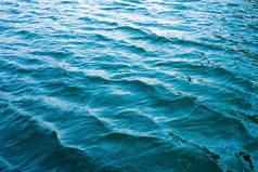 波浪的水表面