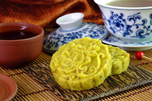 桂花饼是中国传统的<strong>中秋节</strong>、农历新年和其他任何特殊节日的甜甜的糕点。桂花蛋糕配下午茶,精选焦点