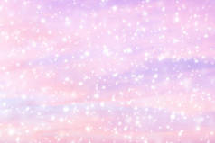 冬天的圣诞天空在粉红色和蓝色与下降的雪。夕阳云的淡淡色效果
