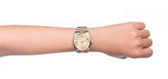 紧贴的手的图像，与时尚的黄金经典手表隔离在白色的背景