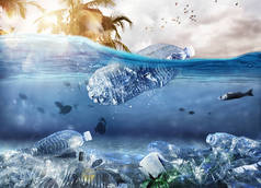 浮动瓶。海洋下塑料污染问题概念