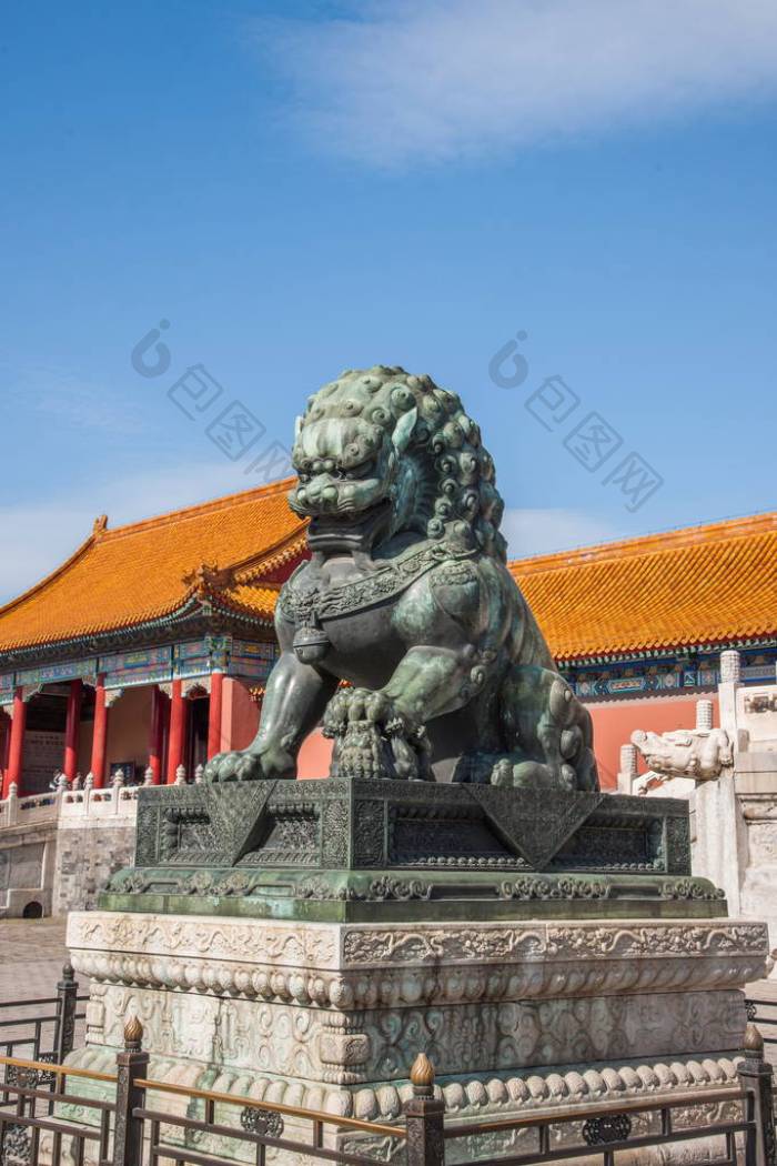 北京故宫博物馆太和殿门前的铜狮子一对图片-包图网企业站