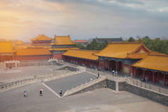 紫禁城是世界上最大的宫殿建筑群。位于中国北京的心脏地带