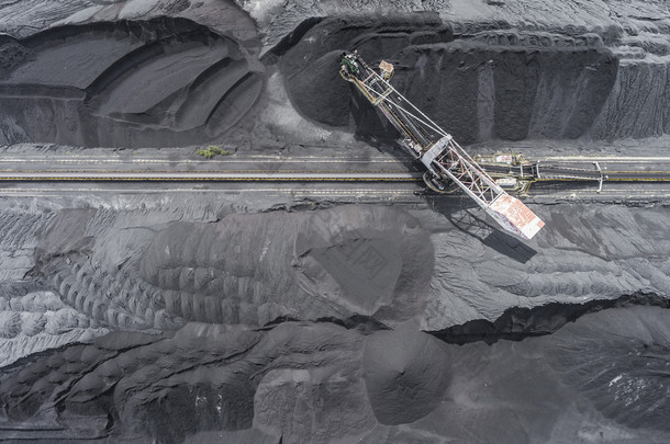 <strong>矿山开采</strong>挖掘机的底面。褐煤存款