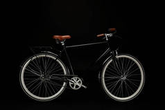 黑色经典老式自行车的侧面视图
