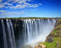功能强大的维多利亚瀑布从津巴布韦的一侧