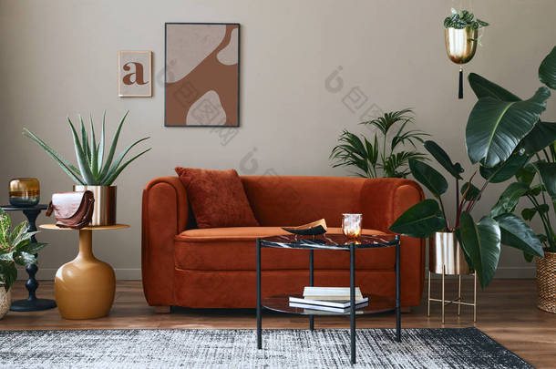 居室内设有设计沙发、模拟招贴画架、大量植物、咖啡桌、居室<strong>屏风</strong>和雅致的个人饰物等室内装饰在现代家居装饰中。模板.