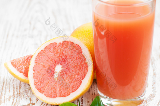 葡萄柚汁和成熟葡萄柚