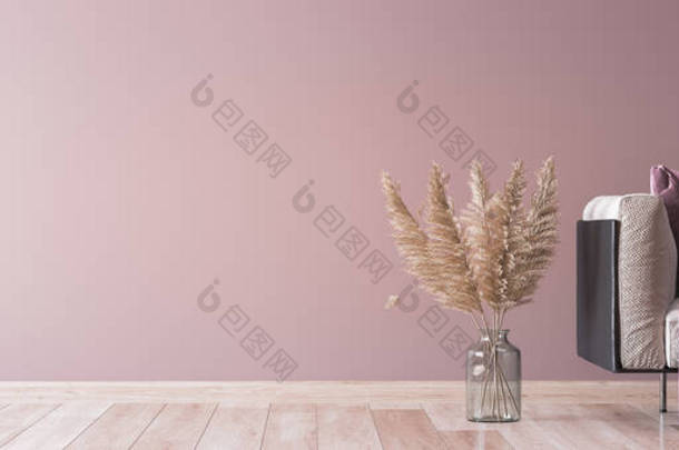 现代沙发上的浅粉色<strong>墙</strong>壁背景与时髦的<strong>家居</strong>配件，室内装饰，豪华客厅全景