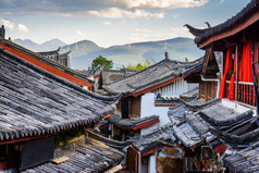 丽江中国传统瓦房屋顶的风景