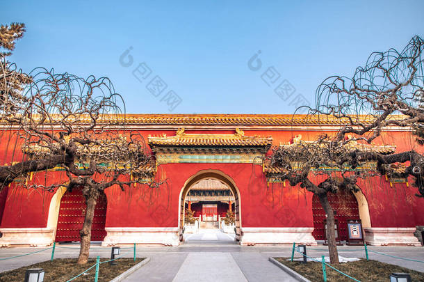 中国北京太庙先祖五彩釉面门。北京劳动人民文化宫