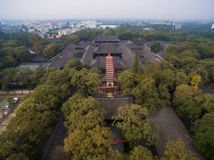 空中的宝光寺全景